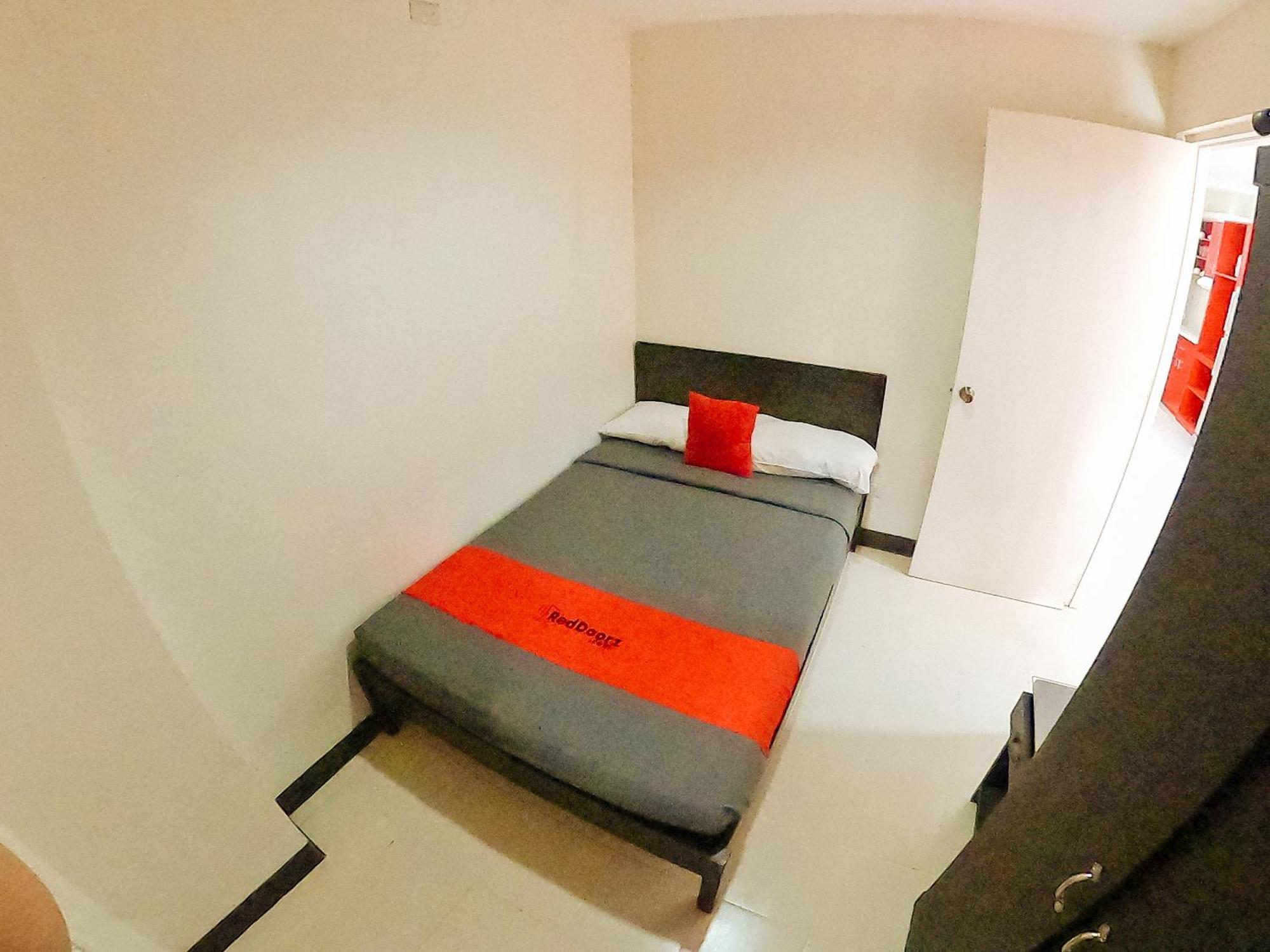 Reddoorz Plus @ Mabolo Cebu Phòng bức ảnh